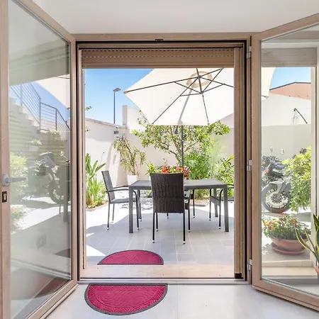 Casa L'angolo Fiorito بيت للعطل *